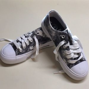 Wonder Nation sneakers